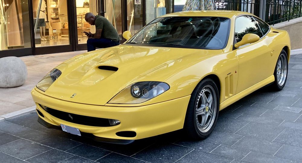 momen pas orang dan mobil © berbagai sumber