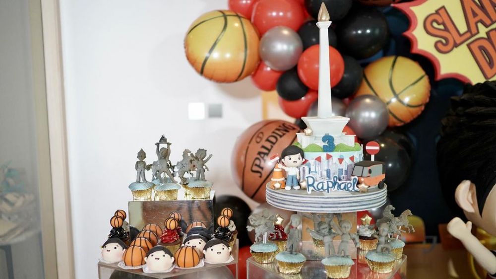 Dirayakan di luar negeri, intip potret kue ulang tahun 8 anak seleb