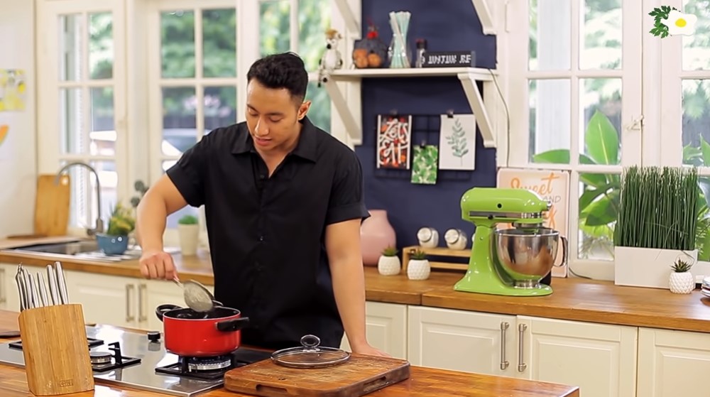 7 Cara membuat sup kolagen dari ceker ayam, bikin kulit sehat cuma pakai 3 bahan