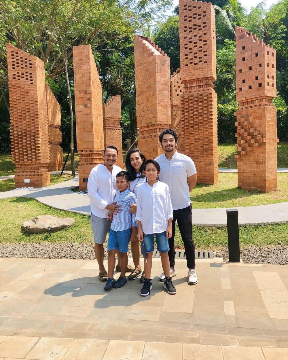 Wanita model kalender jadul jadi pebisnis © 2022 Instagram 