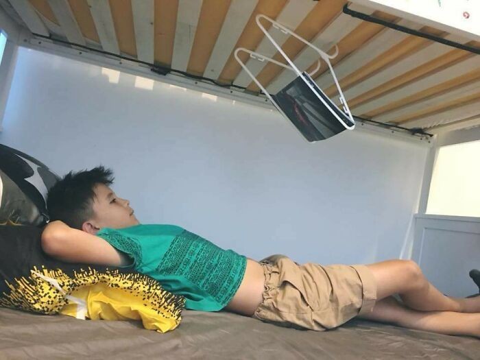 Hanger absurd Berbagai sumber