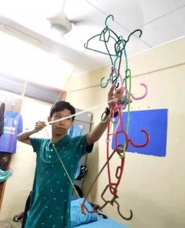 Hanger absurd Berbagai sumber