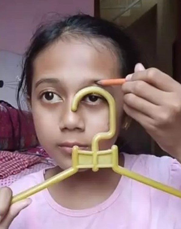 Hanger absurd Berbagai sumber