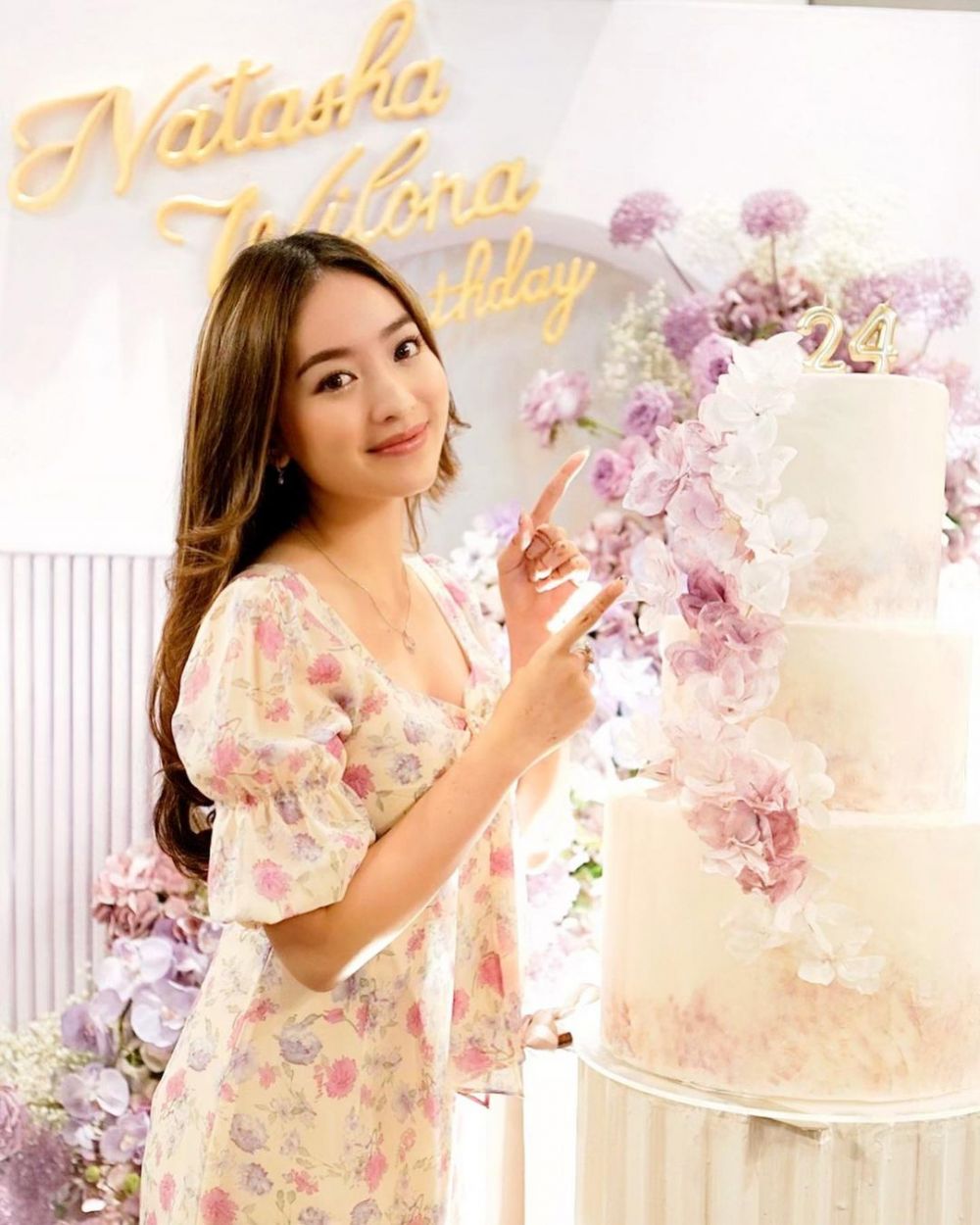 11 Potret kue ultah Natasha Wilona ke-24, dari Verrell Bramasta curi perhatian