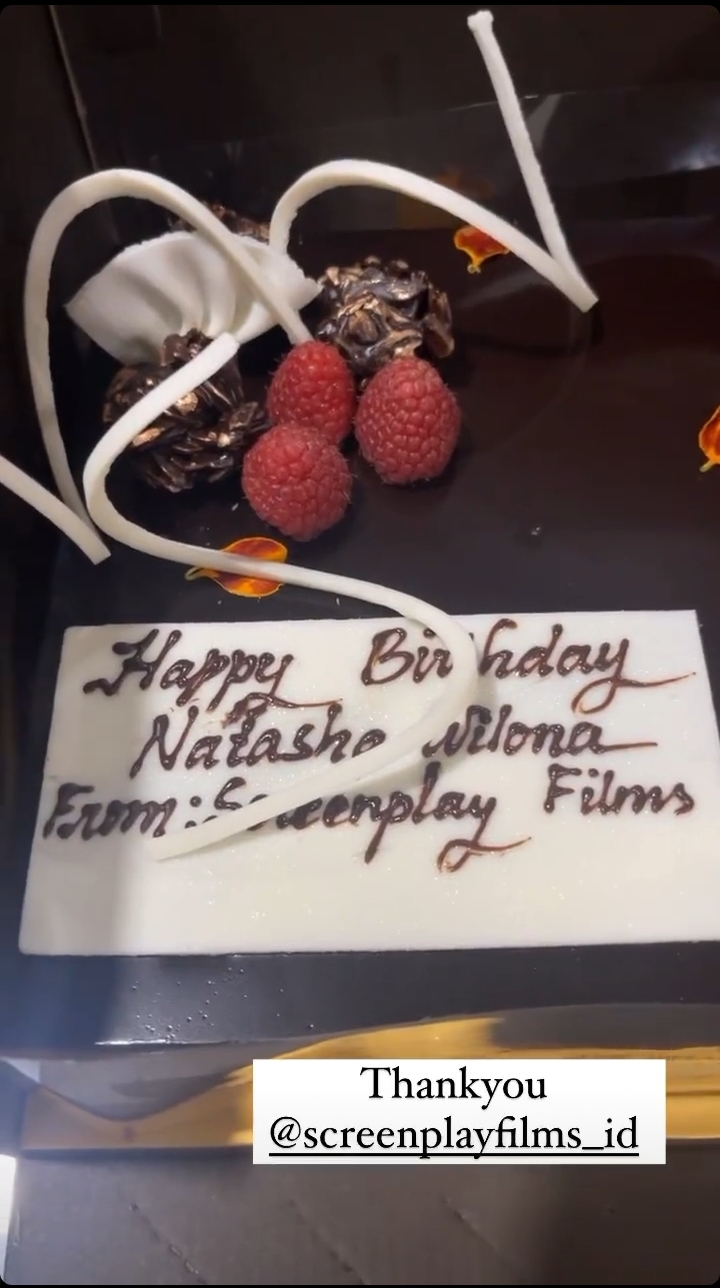 11 Potret kue ultah Natasha Wilona ke-24, dari Verrell Bramasta curi perhatian