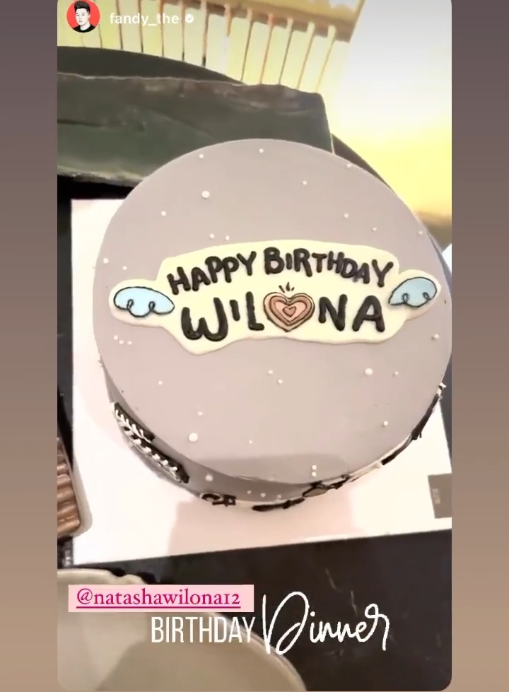 11 Potret kue ultah Natasha Wilona ke-24, dari Verrell Bramasta curi perhatian