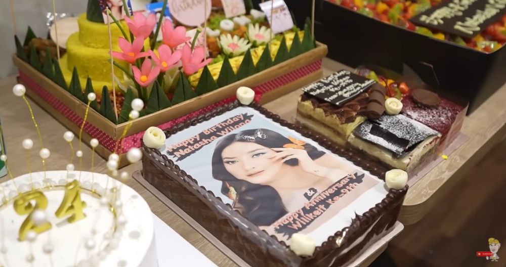 11 Potret kue ultah Natasha Wilona ke-24, dari Verrell Bramasta curi perhatian