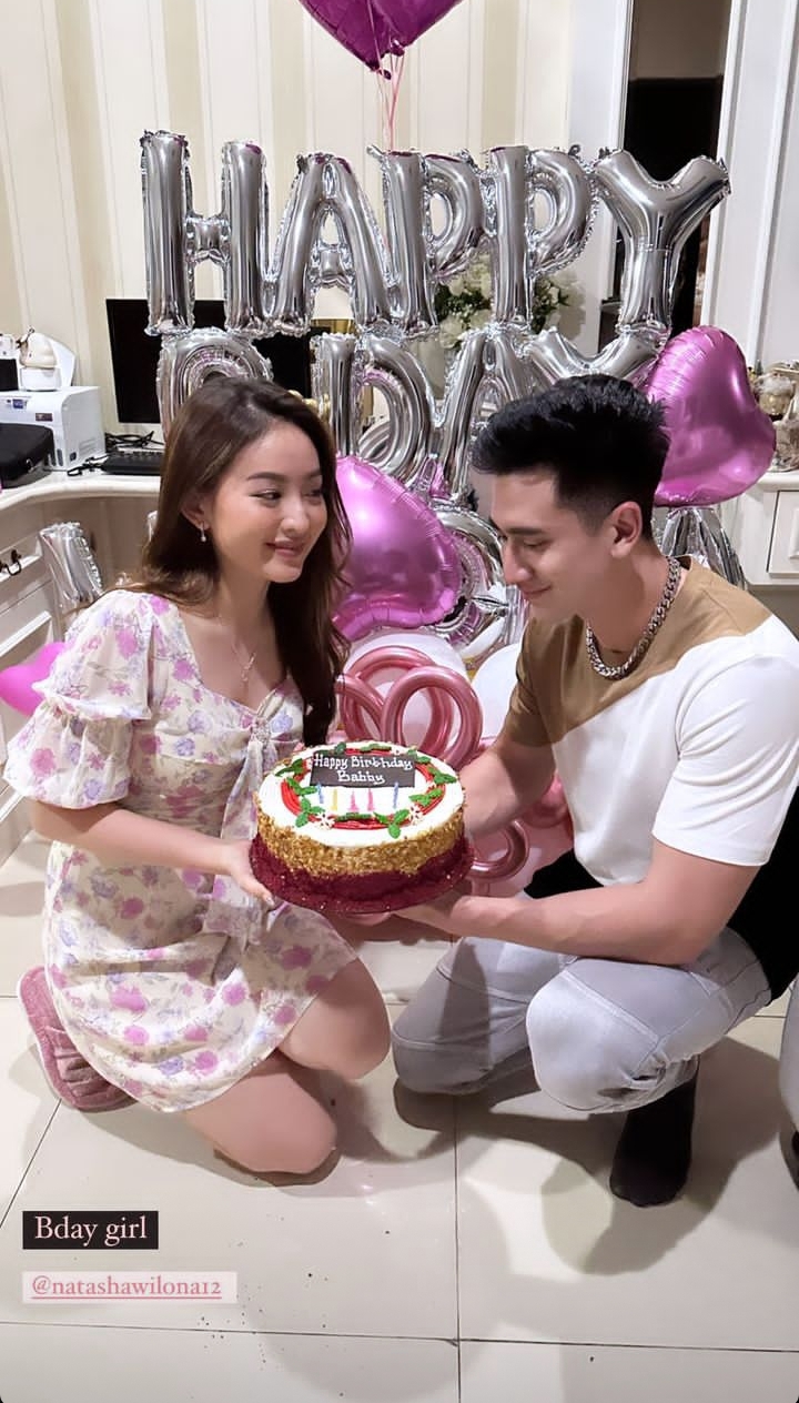 11 Potret kue ultah Natasha Wilona ke-24, dari Verrell Bramasta curi perhatian