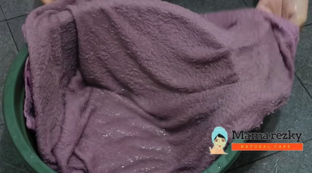 Cara bersihkan noda hitam dan jamur di handuk dapur, cuma pakai 2 bahan