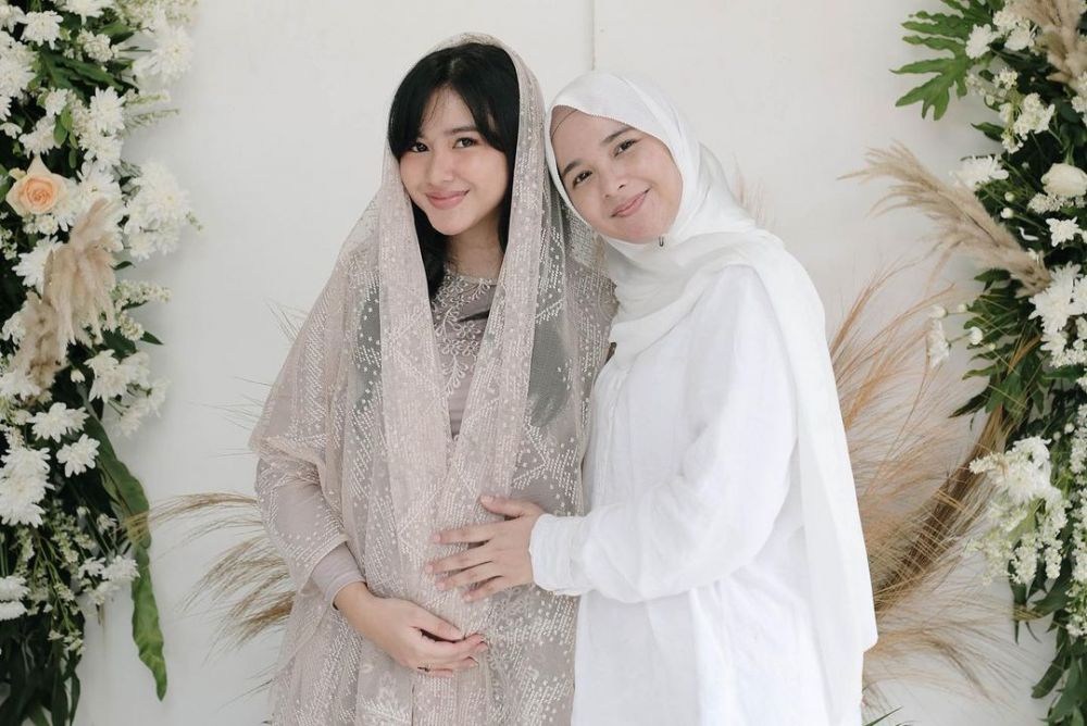 Sempat dirahasiakan, intip 8 potret pengajian 4 bulanan kehamilan Adinda Azani