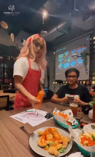 Usung konsep pelayanan jutek, intip 7 menu andalan Karen's Diner Jakarta