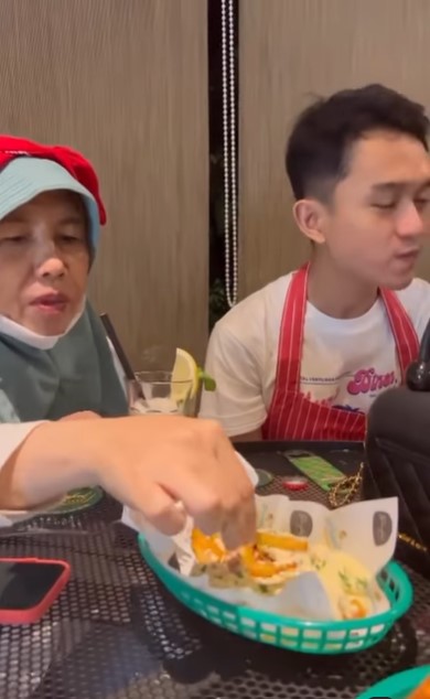 Usung konsep pelayanan jutek, intip 7 menu andalan Karen's Diner Jakarta