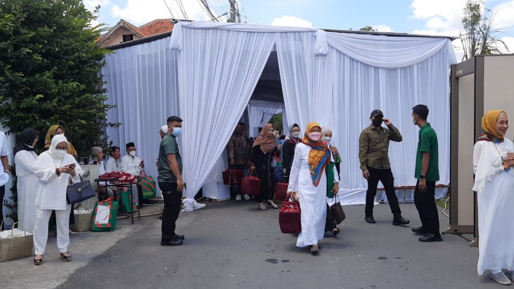 Kaesang Erina 1000 hari ibunda Jokowi © berbagai sumber Kaesang Erina 1000 hari ibunda Jokowi © berbagai sumber