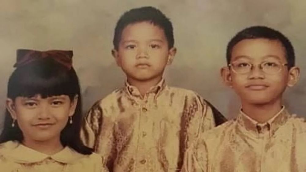 Wajah Kaesang kecil disandingkan mirip baby bos Al Nahyan, ini 7 potret anak bungsu Jokowi saat bocil