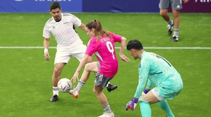 7 Potret Bambang Pamungkas di FIFA Legends Cup Qatar 2022, cetak gol lawan legenda Piala Dunia