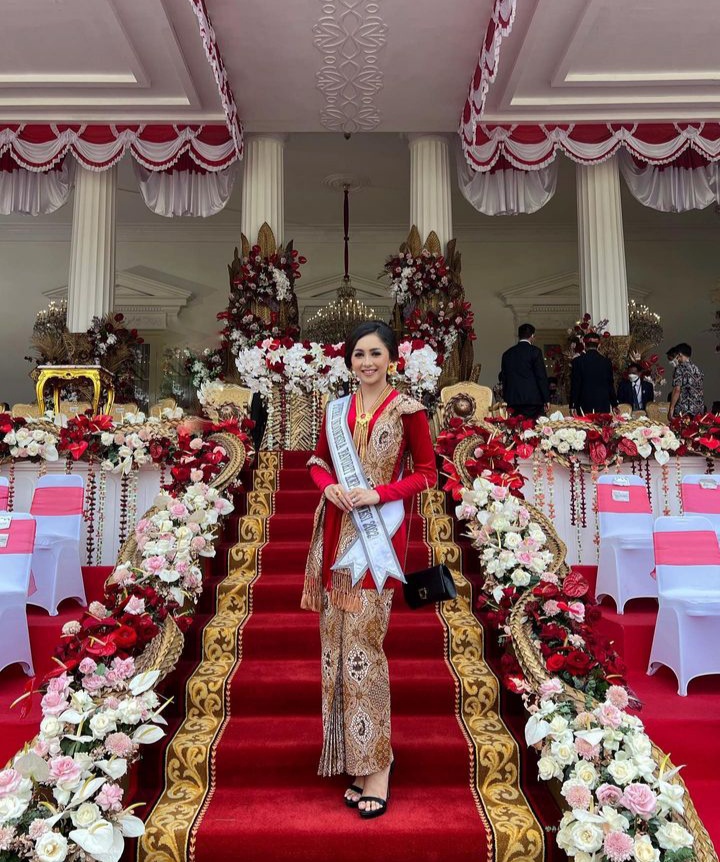 gaya Erina Gudono & Dini Widjaya © 2022 brilio.net