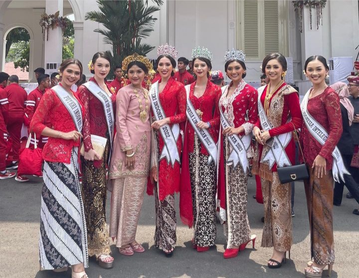 gaya Erina Gudono & Dini Widjaya © 2022 brilio.net