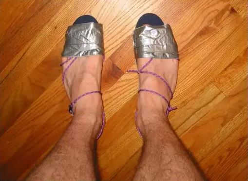 perbaiki sepatu nyeleneh © berbagai sumber perbaiki sepatu nyeleneh © berbagai sumber