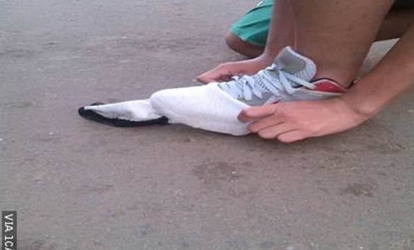 perbaiki sepatu nyeleneh © berbagai sumber perbaiki sepatu nyeleneh © berbagai sumber