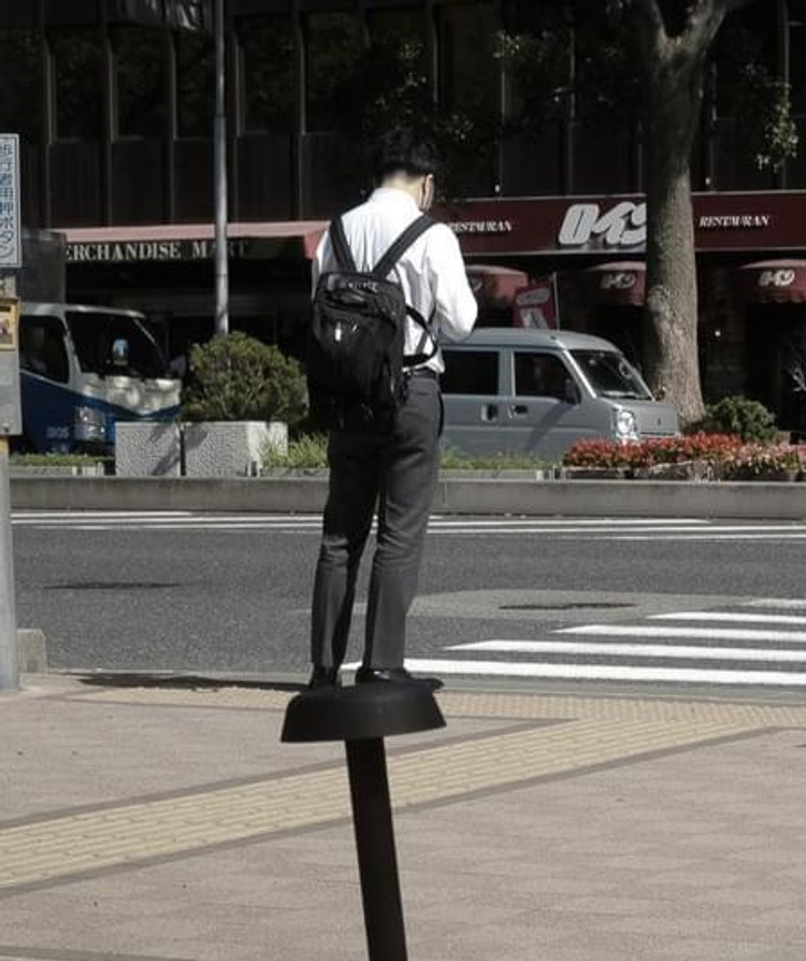 potret absurd dilihat dua kali © berbagai sumber