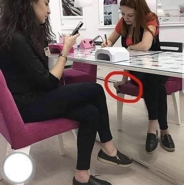 potret absurd dilihat dua kali © berbagai sumber