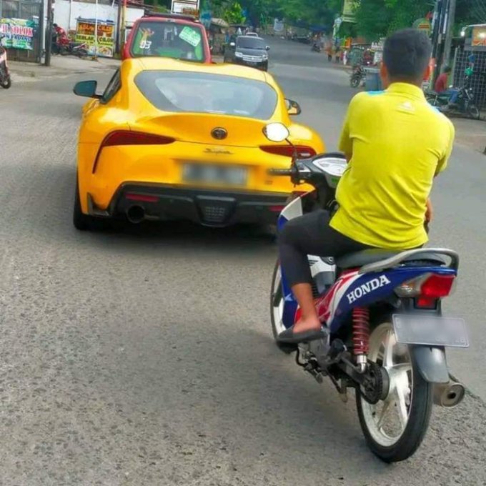 orang sebelahan momennya pas banget deh © berbagai sumber orang sebelahan momennya pas banget deh © berbagai sumber