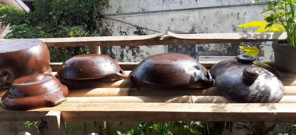 Jangan asal, begini 7 cara mencuci alat masak berbahan tanah liat agar tak mudah rembes
