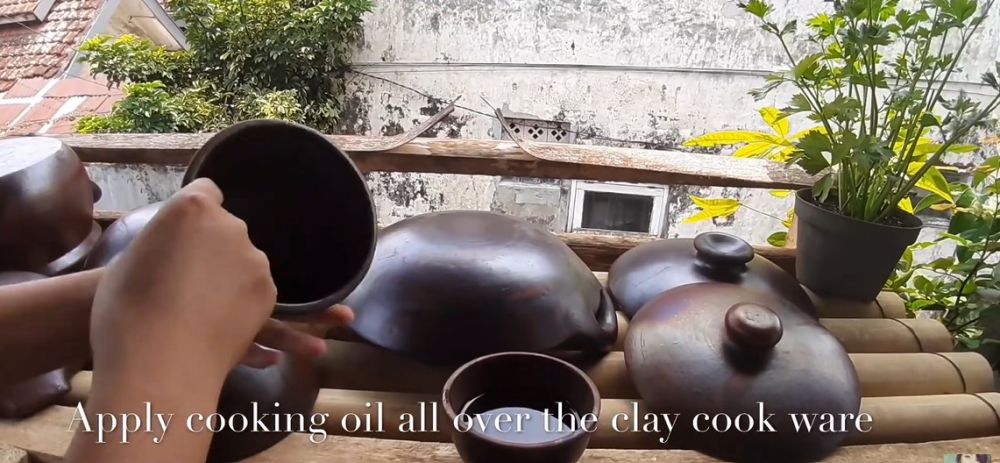 Jangan asal, begini 7 cara mencuci alat masak berbahan tanah liat agar tak mudah rembes