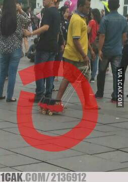 orang dewasa main mainan © berbagai sumber