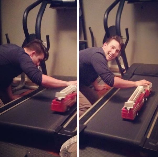 orang dewasa main mainan © berbagai sumber