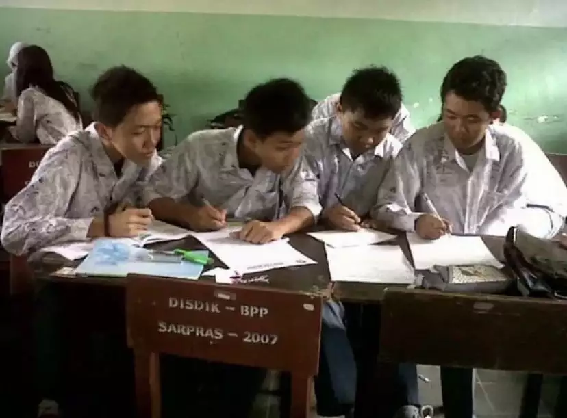 Tingkah usil siswa saat ganggu teman © berbagai sumber