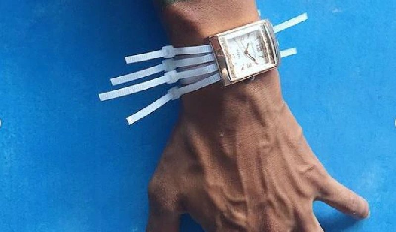 Nyeleneh abis, 11 potret orang modifikasi jam tangan ini bikin nggak habis pikir