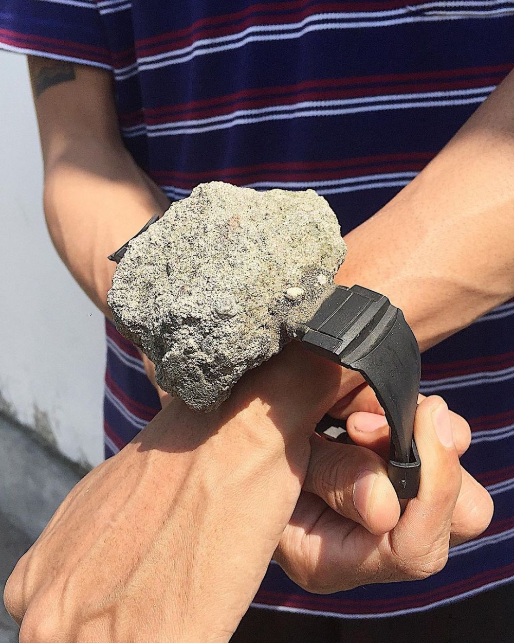 potret orang modifikasi jam tangan © berbagai sumber