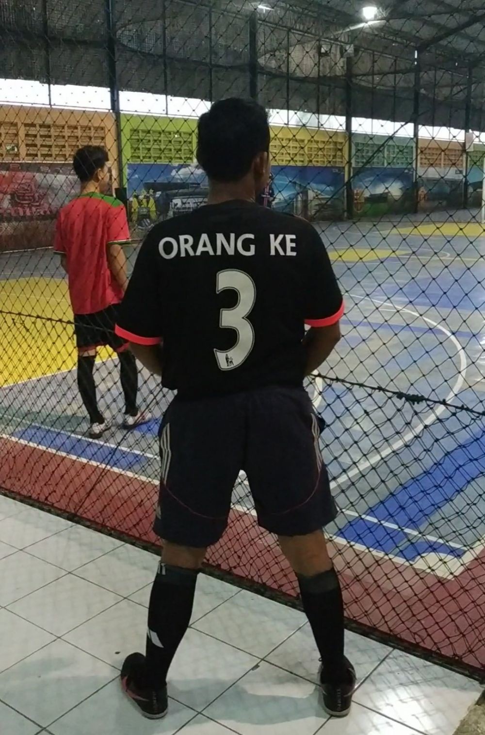 15 Tulisan nama punggung di jersey bola ini nyeleneh abis, kok bisa kepikiran ya?