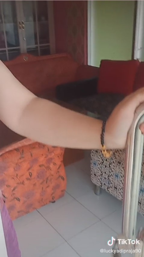 ATM ruang tamu © berbagai sumber