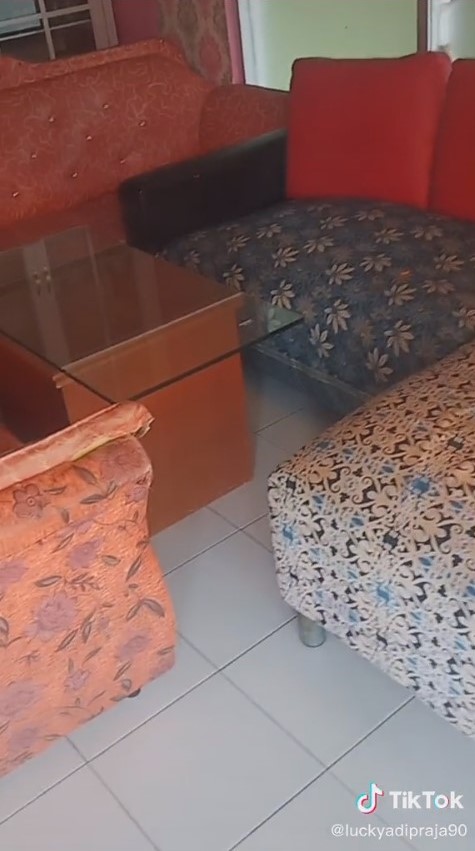 ATM ruang tamu © berbagai sumber