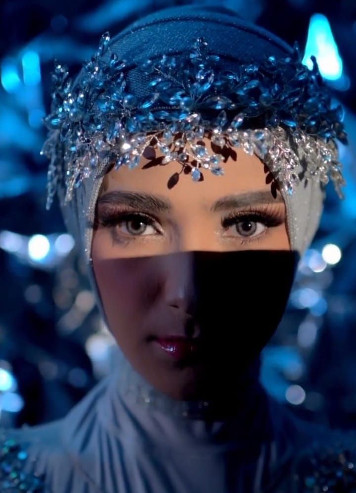 Nadya Mustika pemotretan glamour © Instagram