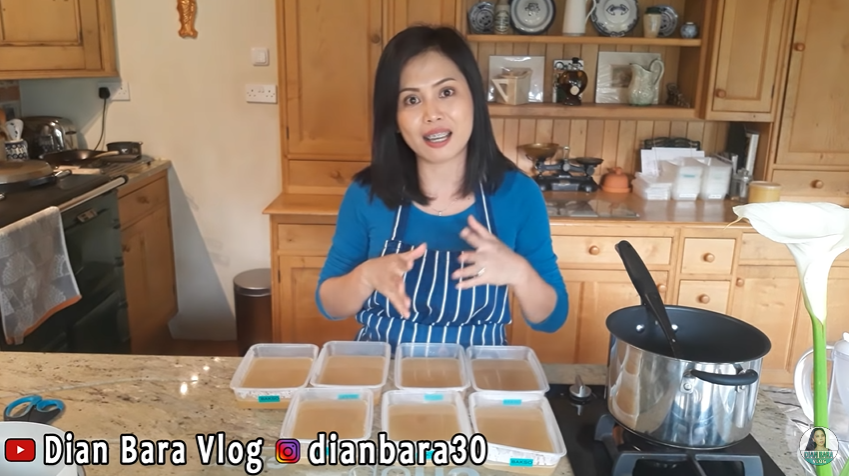 Trik menyimpan kuah bakso, praktis dan tak mudah basi hingga berbulan-bulan