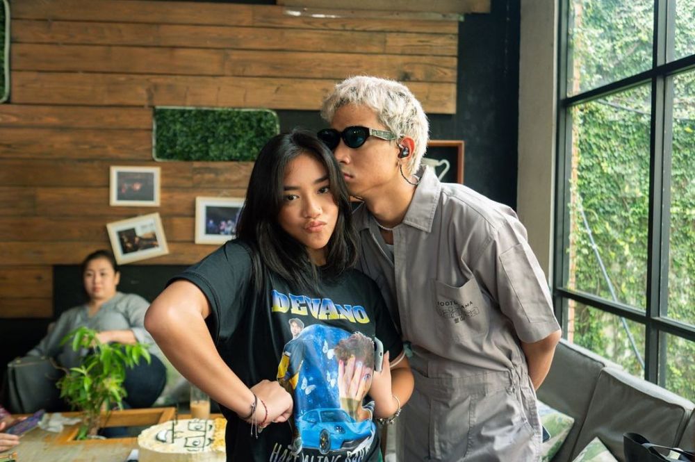 gaya pacaran seleb dapat kritikan © Instagram