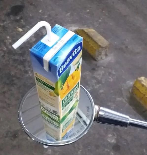 spion motor dijadikan tatakan © 2022 Instagram 