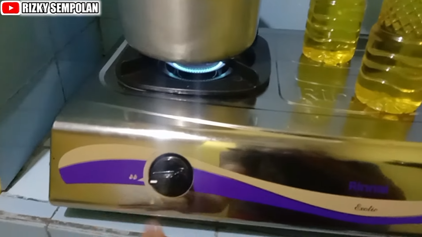 Cara pakai minyak goreng agar tidak cepat menghitam, cocok buat masak porsi besar