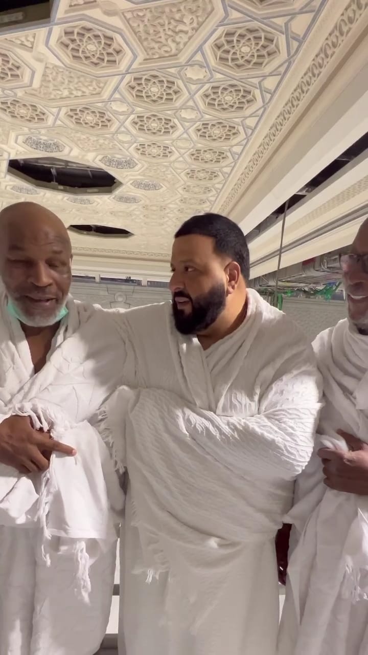 momen dj khaled umroh bareng mike tyson © instagram