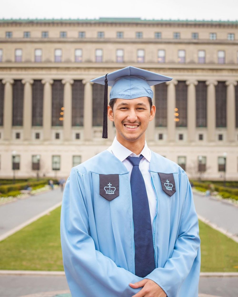 momen wisuda S2 randi bachtiar usai sembuh dari kanker © berbagai sumber