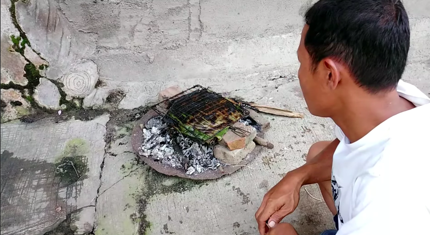 Agar matang merata dan tidak gosong, begini trik bakar ikan berukuran besar