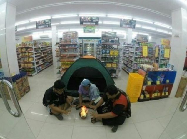 barang nggak biasa di minimarket © berbagai sumber barang nggak biasa di minimarket © berbagai sumber