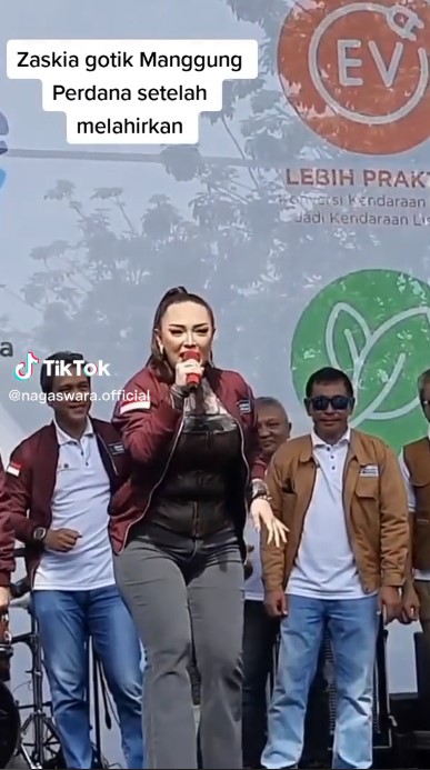 Zaskia Gotik perdana manggung © TikTok