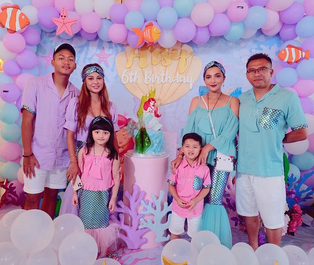 Kue ulang tahun 11 anak seleb bertema princess Disney, desainnya kece bikin nggak tega makan