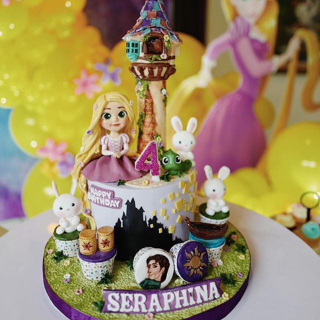 Kue ulang tahun 11 anak seleb bertema princess Disney, desainnya kece bikin nggak tega makan