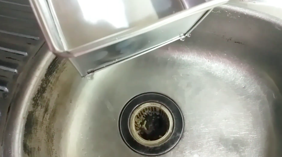 Cuma pakai aluminium foil, ini cara mudah mengatasi loyang kue yang bocor