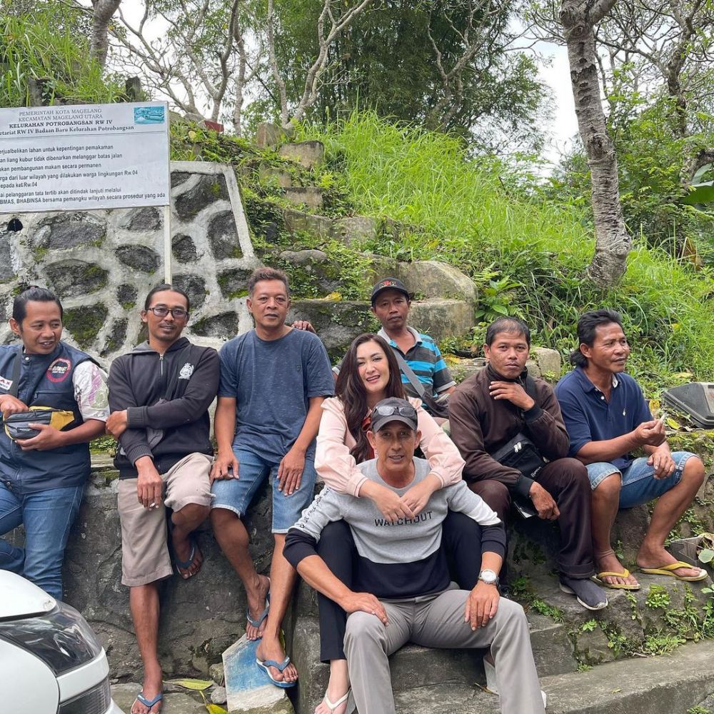 Momen Nafa Urbach pulang ke Magelang © 2022 Instagram  Momen Nafa Urbach pulang ke Magelang © 2022 Instagram